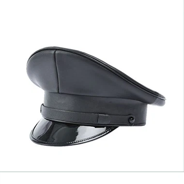 Usnjena kapica vojaškega kapitana