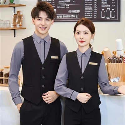 Hotelske uniforme na recepciji receptorja